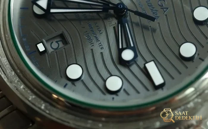Ayrıntılı inceleme: VS Factory Omega Seamaster 300 replika 8800 mekanizması, çift T darbe emici ve orijinalden farkları - Klips Kilidi ve Lazer Damgalar