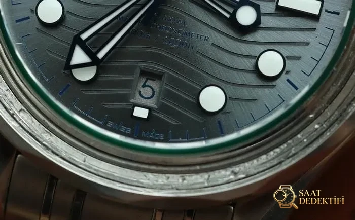 Ayrıntılı inceleme: VS Factory Omega Seamaster 300 replika 8800 mekanizması, çift T darbe emici ve orijinalden farkları - Bilekte Duruş ve Kasa Orantısı