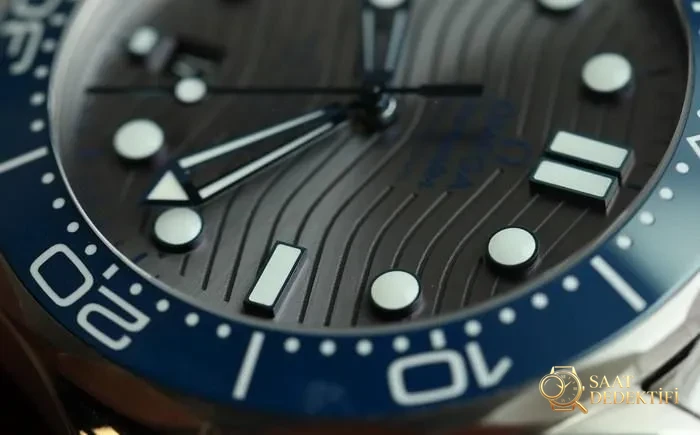 Ayrıntılı inceleme: VS Factory Omega Seamaster 300 replika 8800 mekanizması, çift T darbe emici ve orijinalden farkları - Fosfor ve Super-LumiNova Gece Görünümü