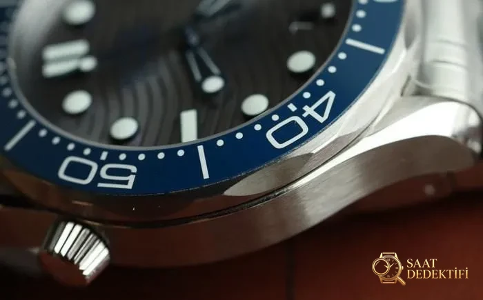 Ayrıntılı inceleme: VS Factory Omega Seamaster 300 replika 8800 mekanizması, çift T darbe emici ve orijinalden farkları - Yan Profil ve Kordon Bağlantısı