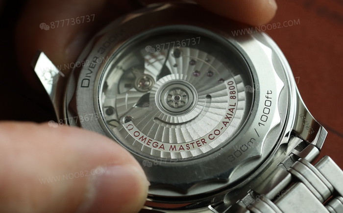 Ayrıntılı inceleme: VS Factory Omega Seamaster 300 replika 8800 mekanizması, çift T darbe emici ve orijinalden farkları — 12. fotoğraf