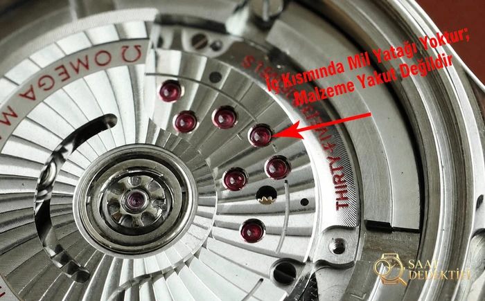 Ayrıntılı inceleme: VS Factory Omega Seamaster 300 replika 8800 mekanizması, çift T darbe emici ve orijinalden farkları - Arka Kapak Gravür ve Seri Numarası