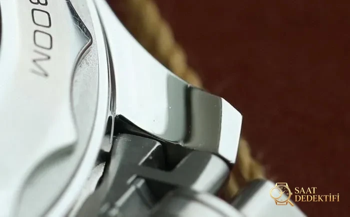Ayrıntılı inceleme: VS Factory Omega Seamaster 300 replika 8800 mekanizması, çift T darbe emici ve orijinalden farkları - Takimetre Skalası ve Baskı Keskinliği