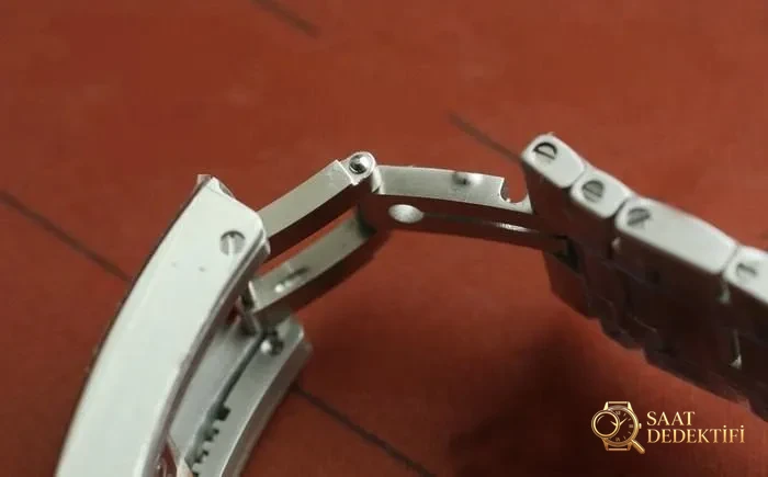 Ayrıntılı inceleme: VS Factory Omega Seamaster 300 replika 8800 mekanizması, çift T darbe emici ve orijinalden farkları - Kordon Bakla Esnekliği ve Pim Yuvaları