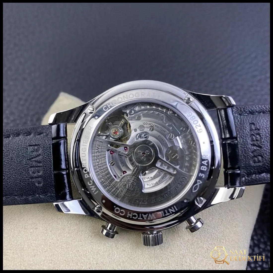 AZ Factory IWC Portugieser yeşil kadranlı, 150. yıl kronografı, arkası şeffaf: işçilik gerçekten nasıl? - Bilekte Duruş ve Kasa Orantısı