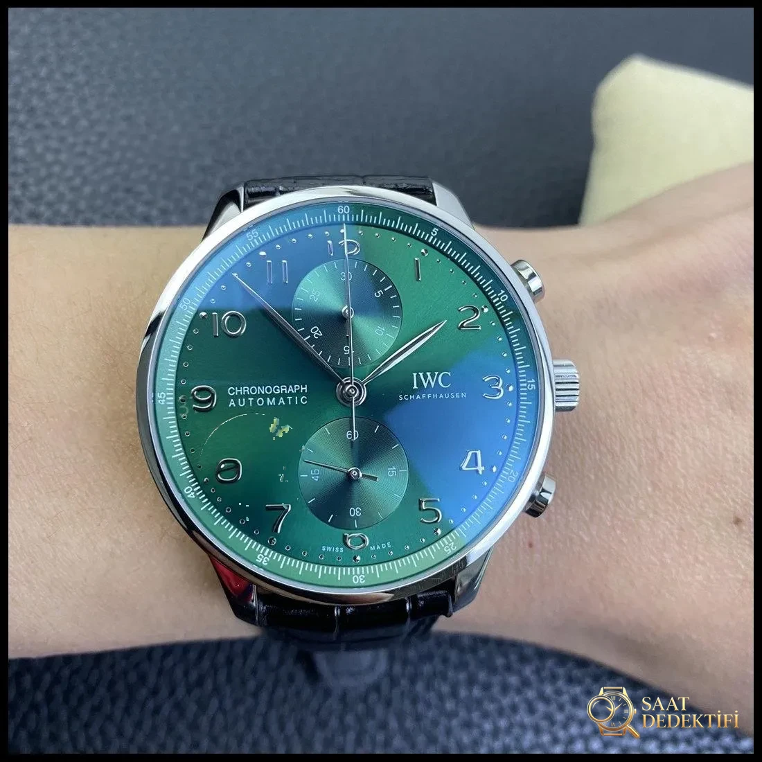 AZ Factory IWC Portugieser yeşil kadranlı, 150. yıl kronografı, arkası şeffaf: işçilik gerçekten nasıl? - Mekanizma Zemberek ve Balans Detayı