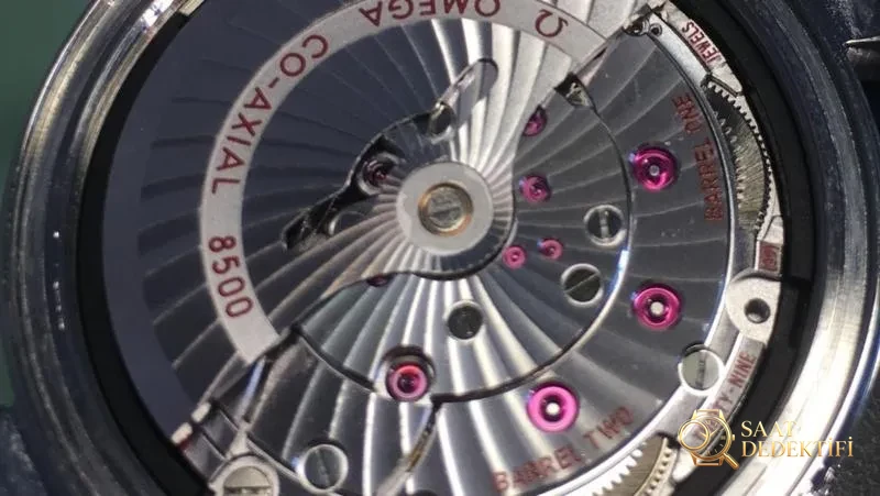 Baştan sona söküm: VS Factory üretimi Omega 8500 entegre mekanizmasının replika versiyonu nasıl? - Bilezik, Toka ve Klips Mekanizması
