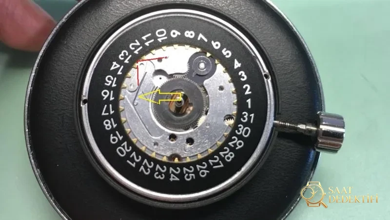 Baştan sona söküm: VS Factory üretimi Omega 8500 entegre mekanizmasının replika versiyonu nasıl? - Kasa Çeliği ve Polisaj Kalitesi