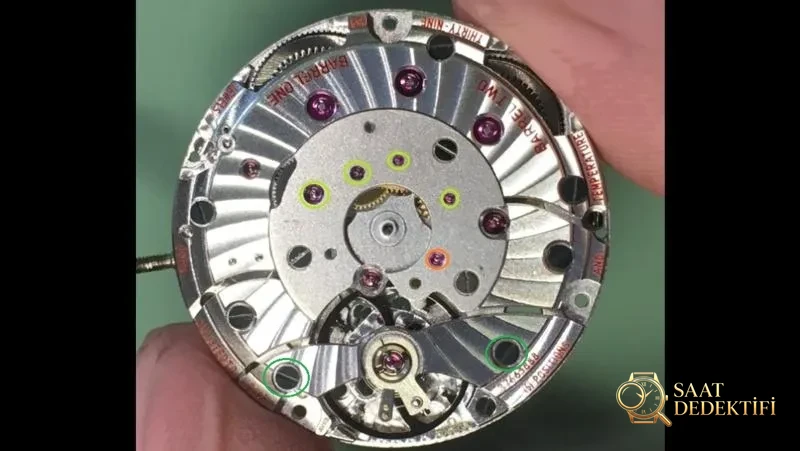 Baştan sona söküm: VS Factory üretimi Omega 8500 entegre mekanizmasının replika versiyonu nasıl? - Kordon Dokusu ve Dikiş Detayları