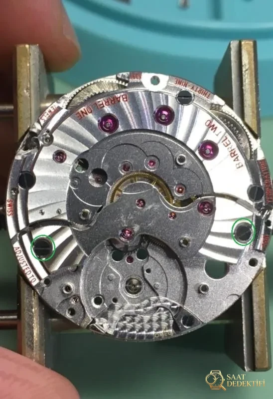 Baştan sona söküm: VS Factory üretimi Omega 8500 entegre mekanizmasının replika versiyonu nasıl? - Balans Çarkı ve Zemberek Aksamı