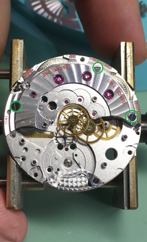 Baştan sona söküm: VS Factory üretimi Omega 8500 entegre mekanizmasının replika versiyonu nasıl? — 27. fotoğraf