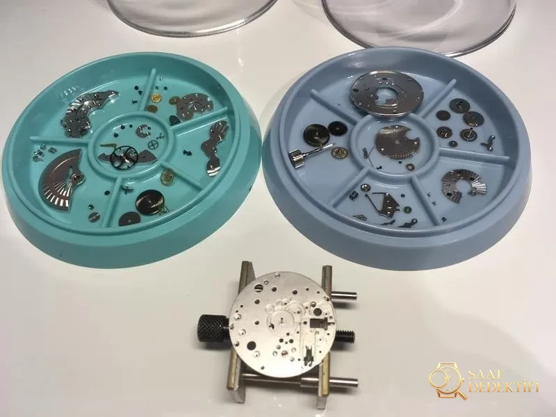 Baştan sona söküm: VS Factory üretimi Omega 8500 entegre mekanizmasının replika versiyonu nasıl? - Kadran Tipografisi ve Yazı Kabartmaları