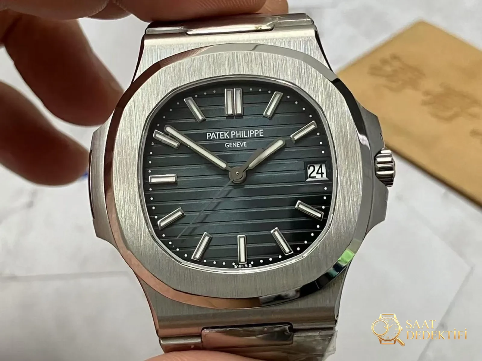 BBF Factory tam revizyon Nautilus 5711, 3K Factory fabrikasını gölgede bırakır mı? İşçilik nasıl? - Arka Kapak ve Mekanizma Detayı
