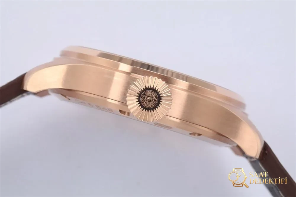 BBR Factory IWC Küçük Prens Pilot Serisi IW590303 Tourbillon Replika Saat, Rose Gold Renk - Bilekte Duruş ve Kasa Orantısı