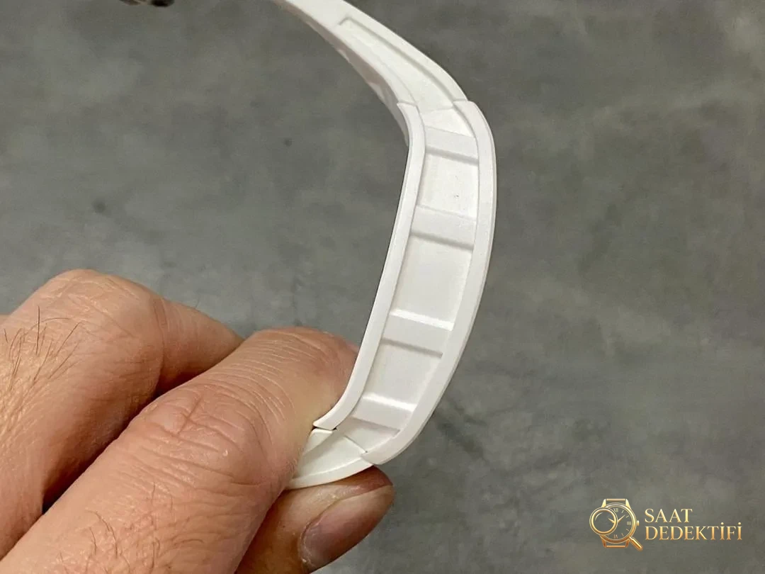BBR Factory Richard Mille RM055 beyaz seramik V3 sürümünde mekanizma hangi noktalarda geliştirildi? - Bilezik, Toka ve Klips Mekanizması