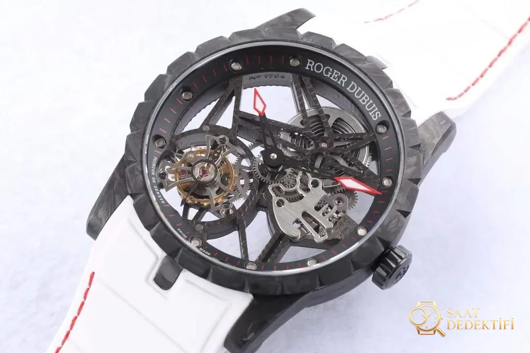BBR Factory Roger Dubuis Excalibur DBEX0577 tourbillon karbon fiber saat - Arka Kapak ve Mekanizma Detayı