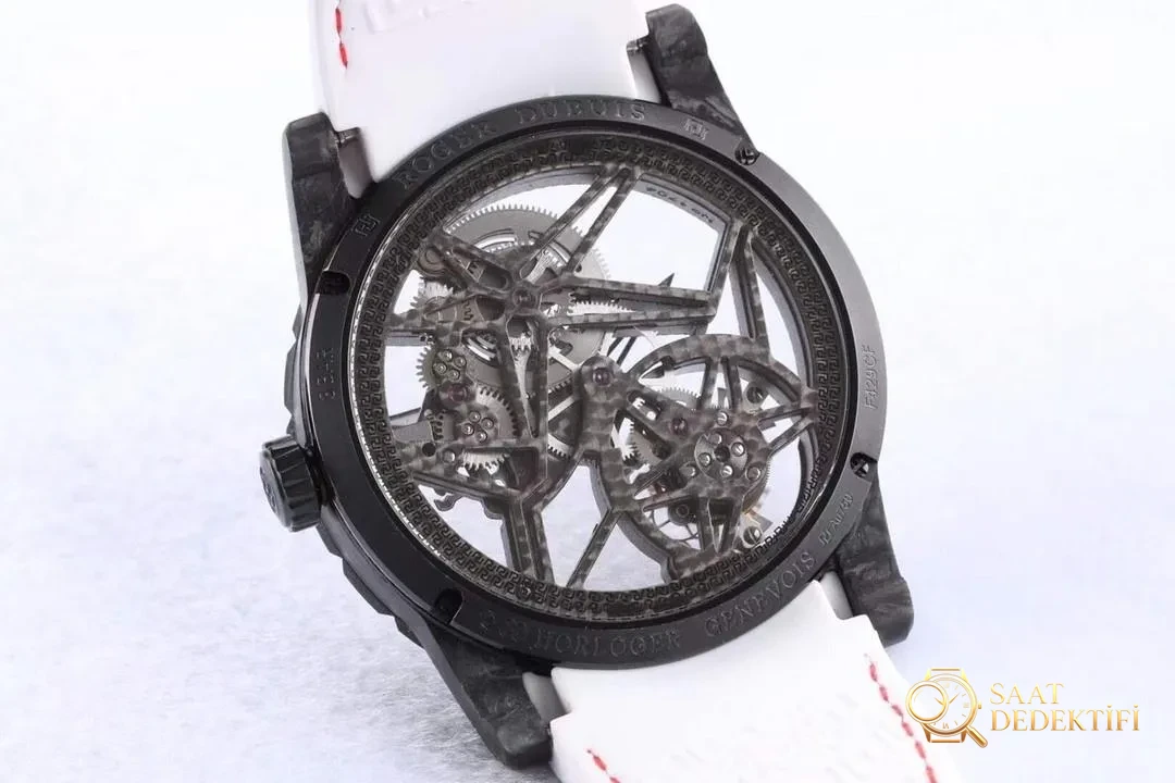 BBR Factory Roger Dubuis Excalibur DBEX0577 tourbillon karbon fiber saat - Bilekte Duruş ve Kasa Orantısı