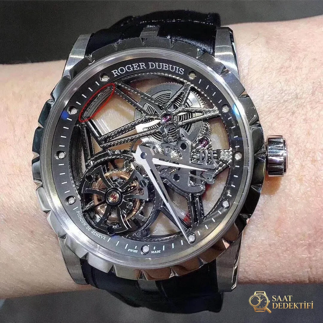 BBR Factory V3 versiyon Roger Dubuis Kral serisi RDDBEX0393 tourbillon replika saatinde neler yükseltildi? - Arka Kapak ve Mekanizma Detayı