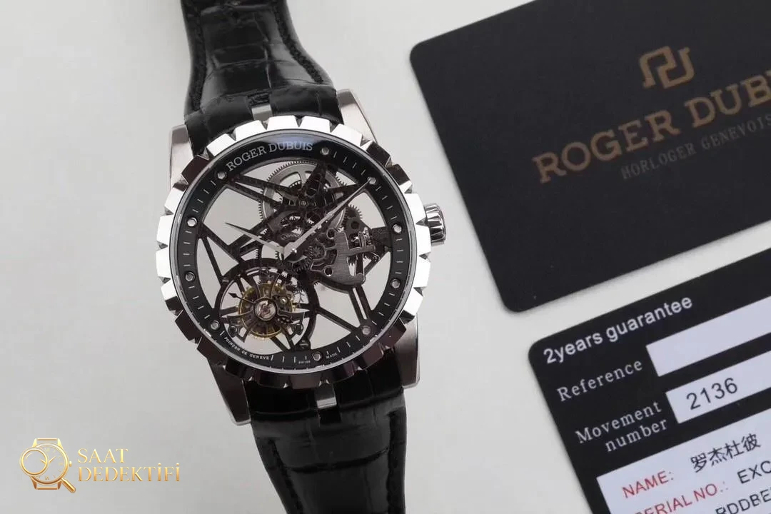 BBR Factory V3 versiyon Roger Dubuis Kral serisi RDDBEX0393 tourbillon replika saatinde neler yükseltildi? - Fosfor ve Super-LumiNova Gece Görünümü
