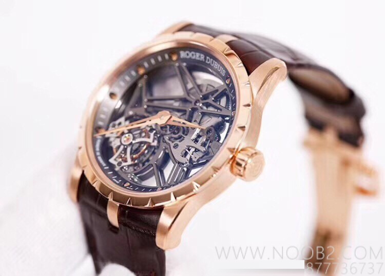 BBR Factory V3 versiyon Roger Dubuis Kral serisi RDDBEX0393 tourbillon replika saatinde neler yükseltildi? — 17. fotoğraf