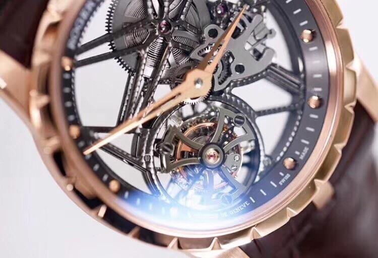 BBR Factory V3 versiyon Roger Dubuis Kral serisi RDDBEX0393 tourbillon replika saatinde neler yükseltildi? — 18. fotoğraf