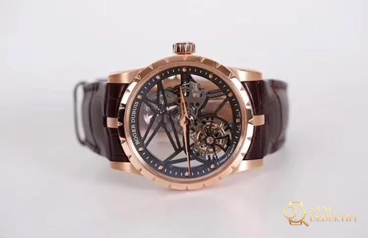 BBR Factory V3 versiyon Roger Dubuis Kral serisi RDDBEX0393 tourbillon replika saatinde neler yükseltildi? - Mekanizma Çark Dizilimi ve Taş Yatakları