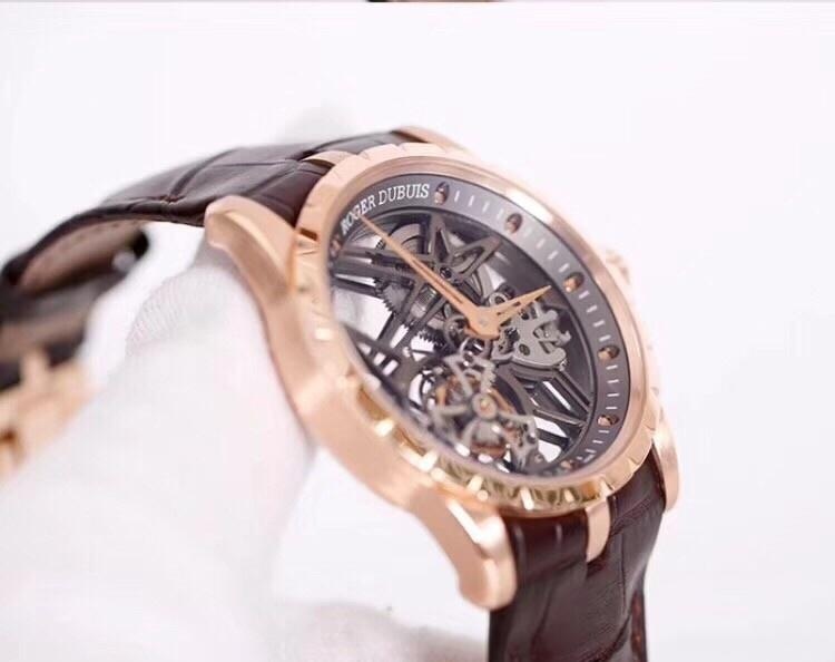 BBR Factory V3 versiyon Roger Dubuis Kral serisi RDDBEX0393 tourbillon replika saatinde neler yükseltildi? — 21. fotoğraf