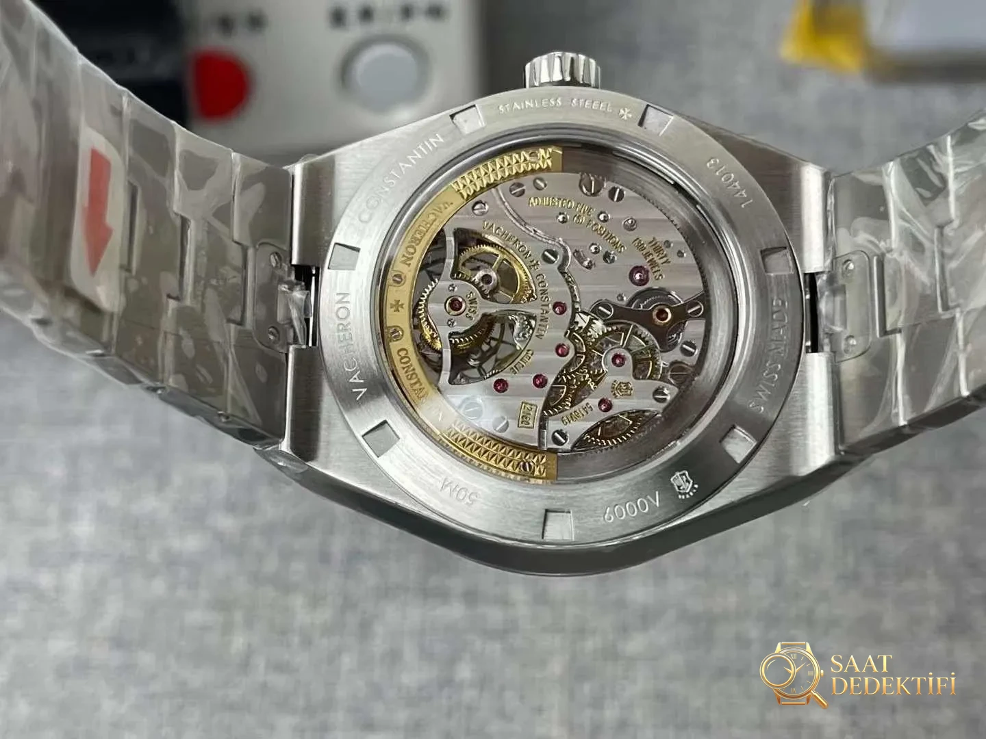 BBR Factory Vacheron Constantin Overseas Tourbillon Replika Saat - Arka Kapak ve Mekanizma Detayı