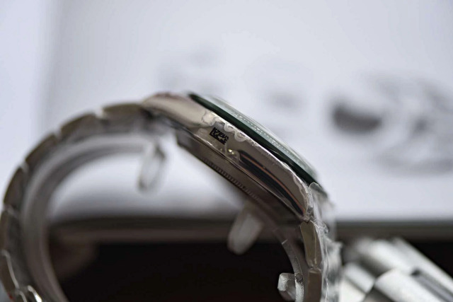 Replika Rolex 116520LV Left Kasa