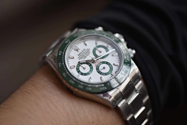Replika Rolex 116520LV Kol Üstü Çekim