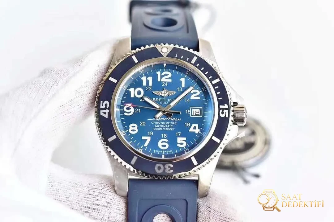Breitling Superocean II Serisi Saat V1 V2 Karşılaştırması - Kasa Profili ve Kurma Kolu İncelemesi