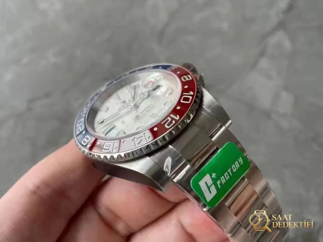 C+ fabrikası Rolex GMT kola bezelli göktaşı kadranlı 3285 mekanizmalı model: Fonksiyonlar birebir tutacak mı? - Arka Kapak ve Mekanizma Detayı