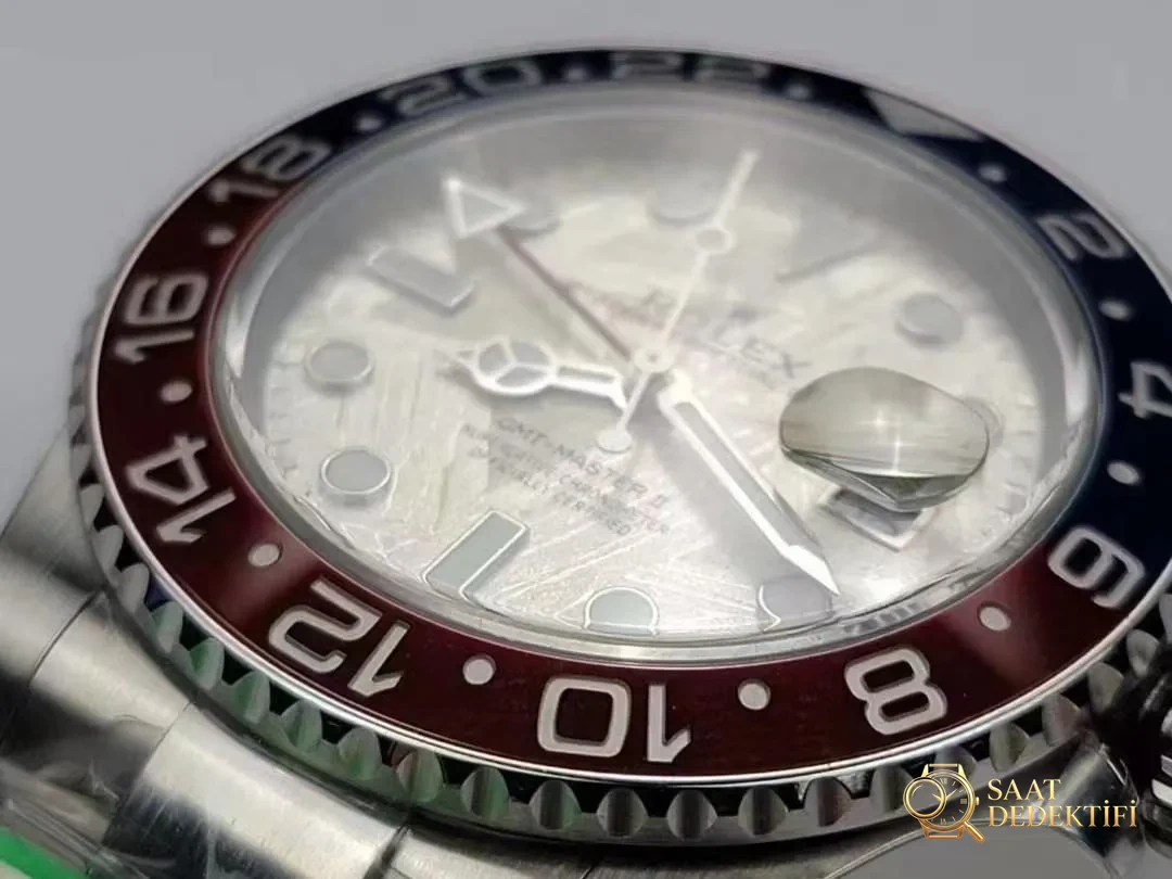 C+ fabrikası Rolex GMT kola bezelli göktaşı kadranlı 3285 mekanizmalı model: Fonksiyonlar birebir tutacak mı? - Yan Profil ve Kordon Bağlantısı