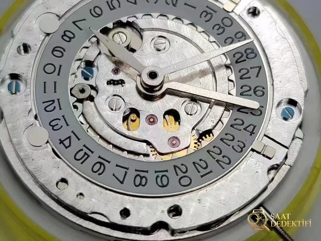 C+ fabrikası Rolex GMT kola bezelli göktaşı kadranlı 3285 mekanizmalı model: Fonksiyonlar birebir tutacak mı? - Bezel İçi Rehaut Gravürü ve Hizalaması