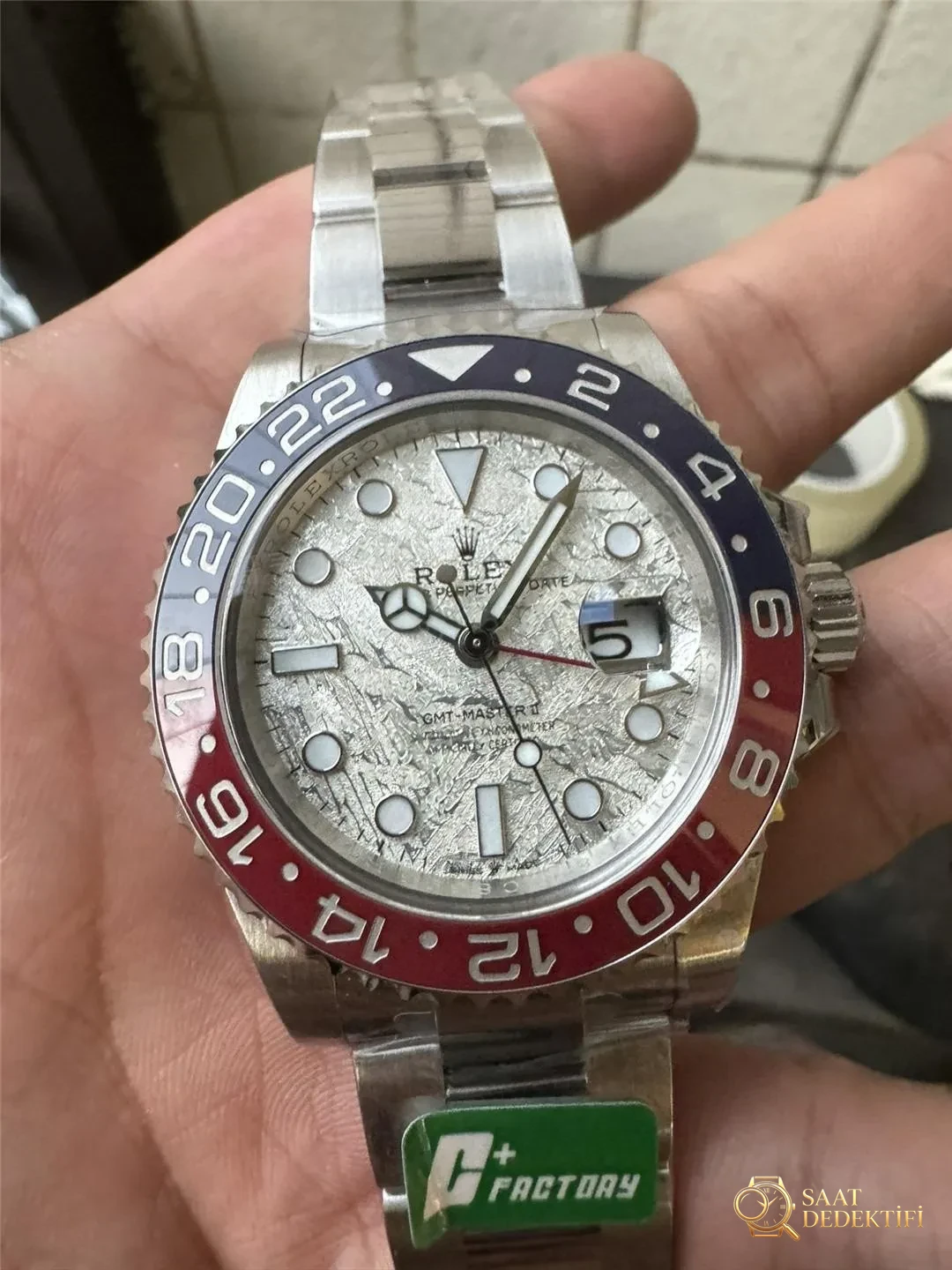 C+ fabrikası Rolex GMT meteor kadran Coke bezel işçiliği nasıl? - Arka Kapak ve Mekanizma Detayı