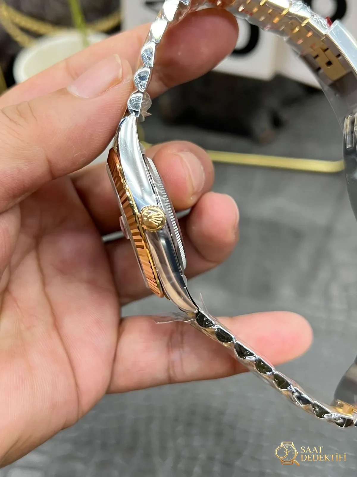 C Rolex Datejust serisi / 41 mm iki renkli altın siyah elmas kadran / Shanghai 3235 tabanlı Dandong tam otomatik mekanizma - Bilekte Duruş ve Kasa Orantısı