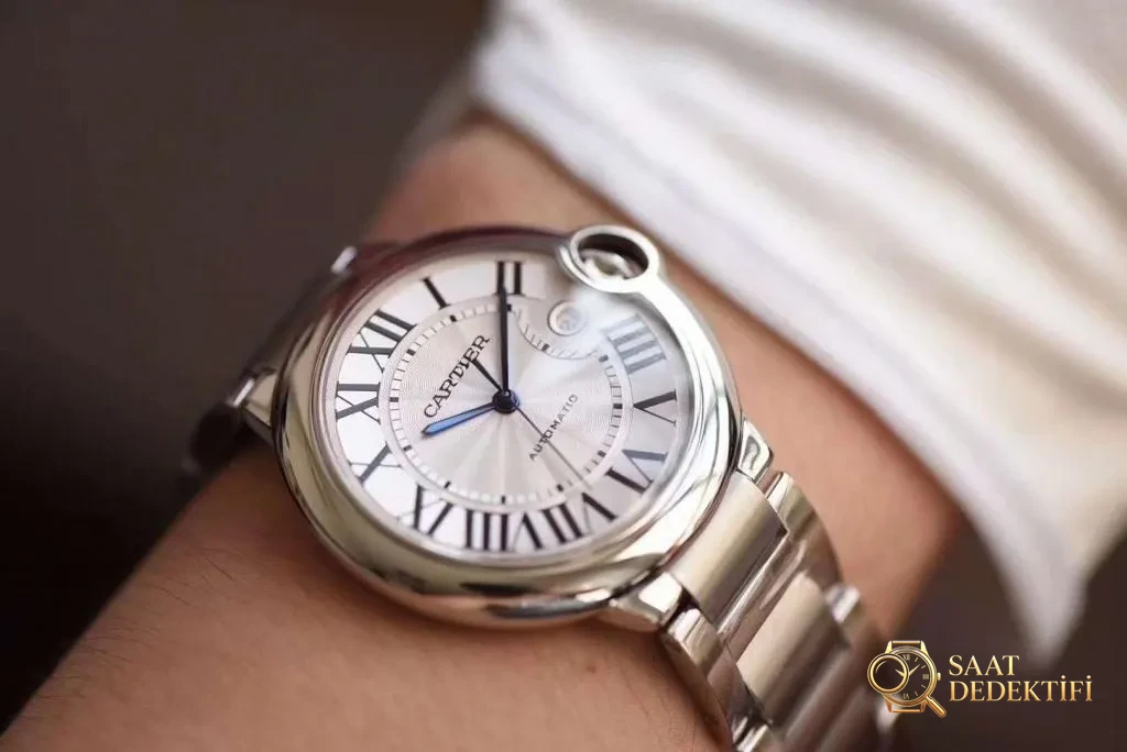 Обзор фабрики Cartier Ballon Bleu V9 – вид спереди и дизайн корпуса