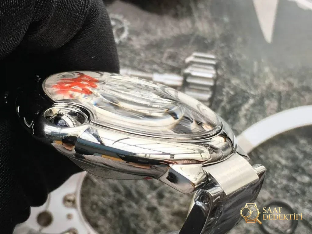Cartier Ballon Bleu hangi fabrikada daha iyi? V6 Factory mı yoksa AF mi? - Arka Kapak ve Mekanizma Detayı