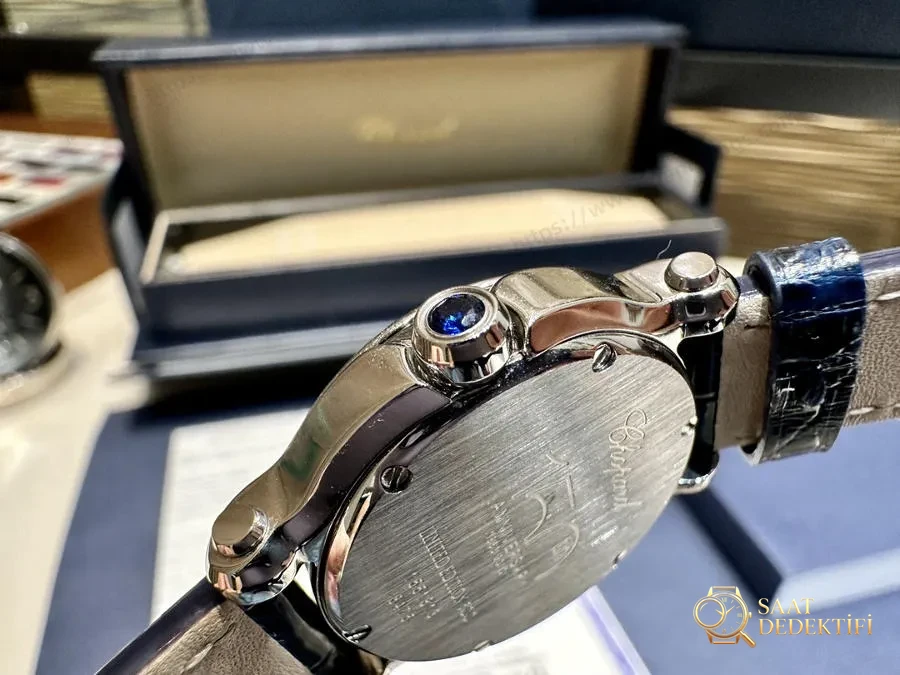 Chopard Happy Diamonds Serisi 150. Yıl Sınırlı Üretim Modeli - Arka Kapak ve Mekanizma Detayı