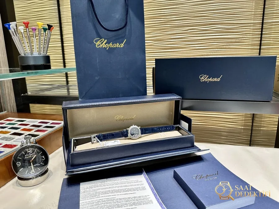 Chopard Happy Diamonds Serisi 150. Yıl Sınırlı Üretim Modeli - Fosfor ve Super-LumiNova Gece Görünümü