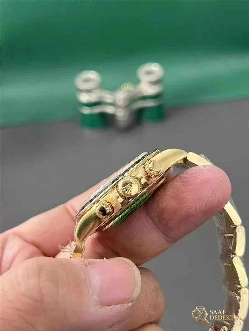 Clean fabrikasının Rolex yeşil-altın Daytona