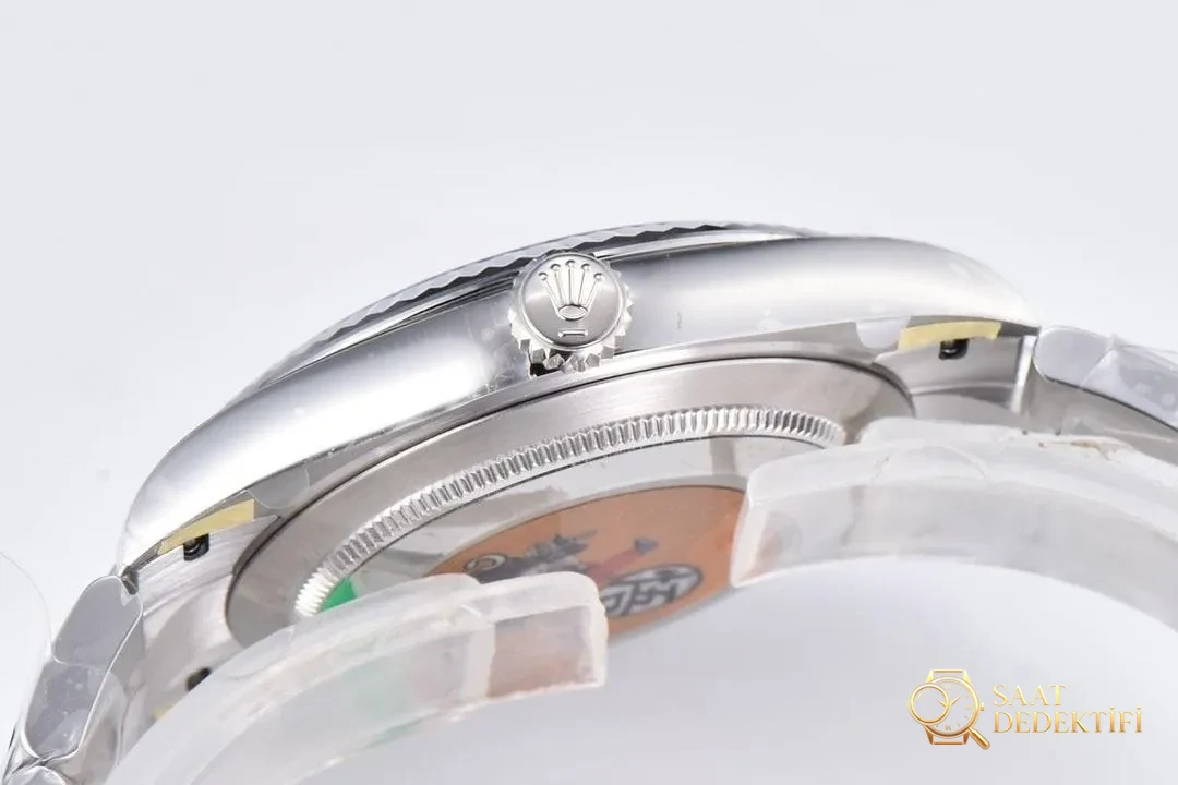 [CLEAN Factory 2025 öne çıkan öneri]Rolex 126334 Datejust kol saati, üstün işçilikle klasiği yeniden yorumluyor! - Arka Safir Cam Altında Kalibre Detayı