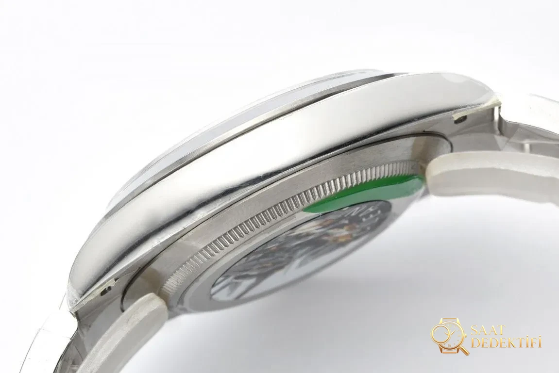 [Clean Factory 2025 Yılın Çalışması | Rolex Daytona 4131 mekanizma «Victoria Beckham modeli» gerçek-replika karşılaştırması nihai analizi] - Kasa Yan Yüzey Fırçalama İşçiliği