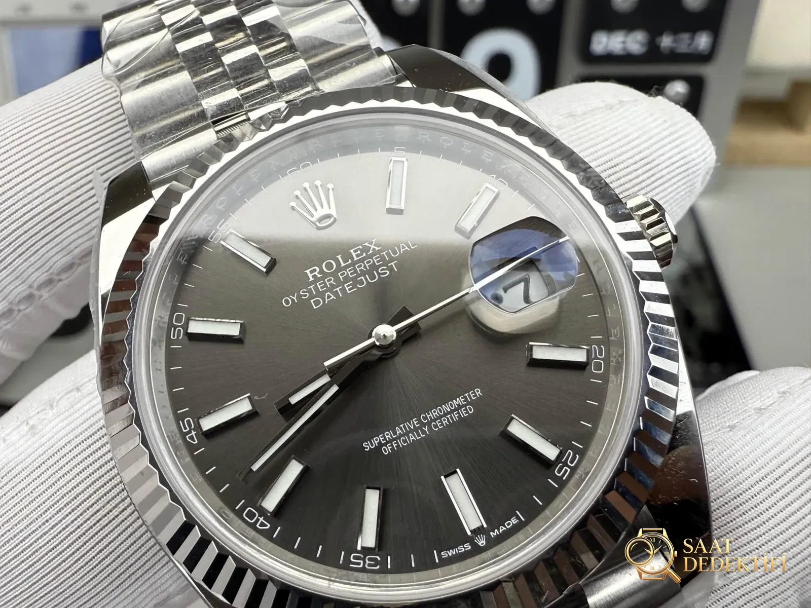 Clean PLUS Factory Rolex Datejust ile VS Factory arasında nasıl seçim yapılır? - Arka Kapak ve Mekanizma Detayı