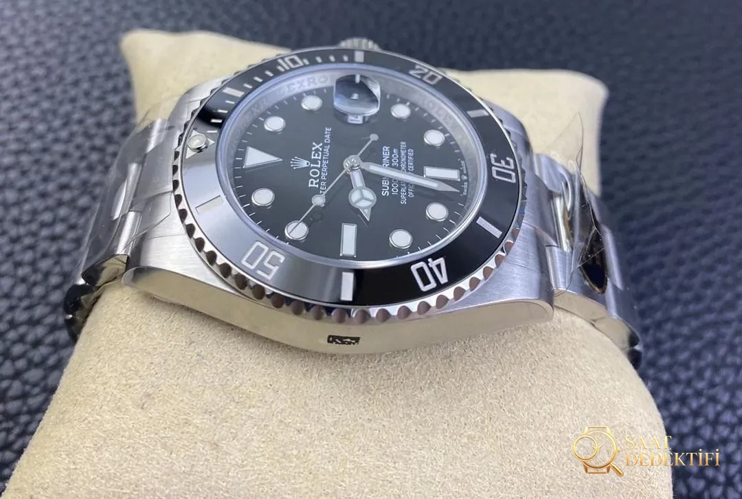 Clean Rolex 126610 Submariner Black Bay 41 mm - Arka Kapak ve Mekanizma Detayı