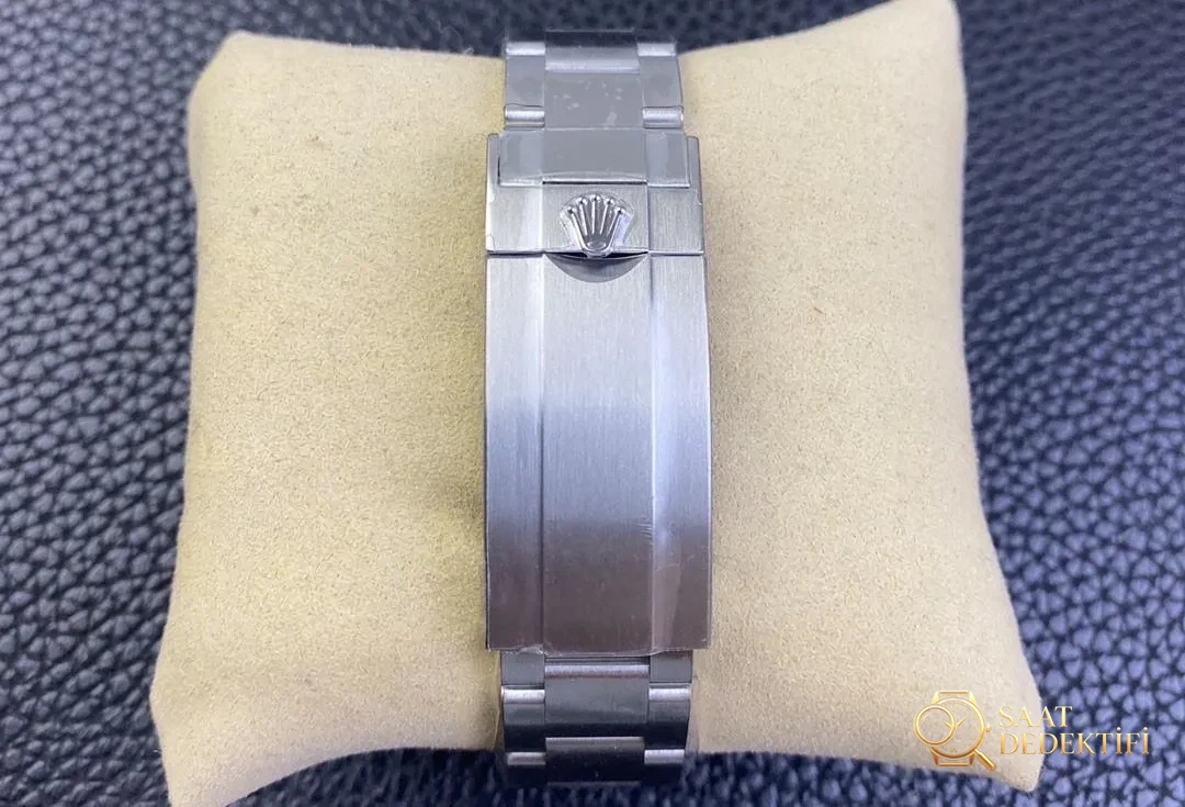 Clean Rolex 126610 Submariner Black Bay 41 mm - Mekanizma Zemberek ve Balans Detayı