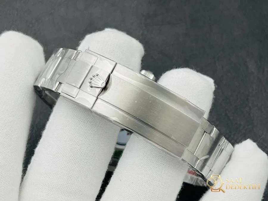 Clean Rolex 2022 Piyasadaki En Üst Versiyon Yeşil Su Hayaleti 40 MM Seri Kol Saati - Fosfor ve Super-LumiNova Gece Görünümü