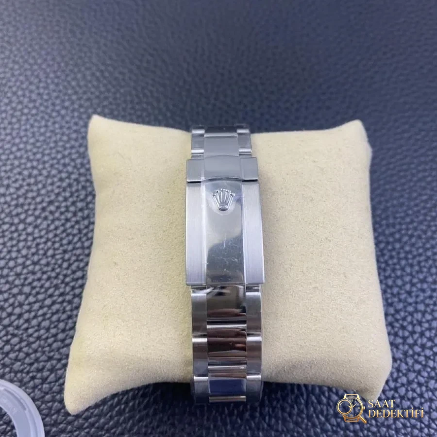Clean Rolex Datejust serisi m126334 (mavi kadran) kol saati - Mekanizma Zemberek ve Balans Detayı