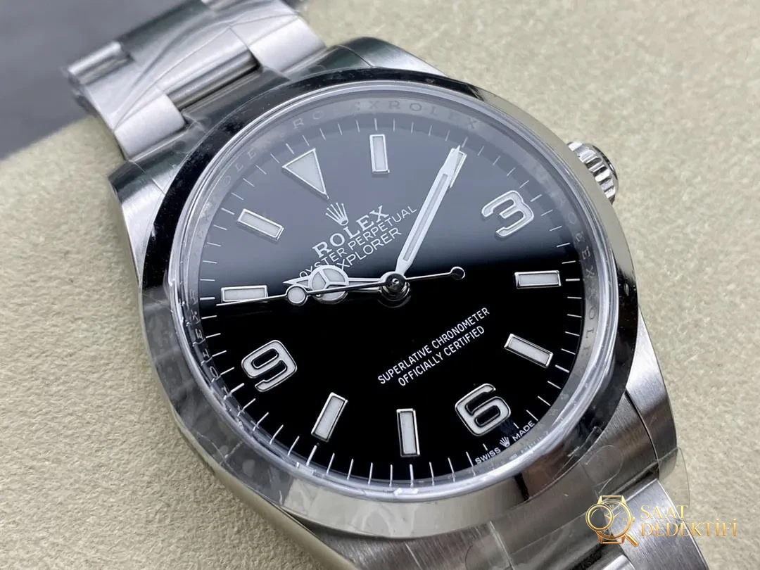 Clean Rolex Explorer I 36 mm 3230 mekanizmalı — bir bakışta replika olduğu belli olur mu? - Kasa Profili ve Kurma Kolu İncelemesi