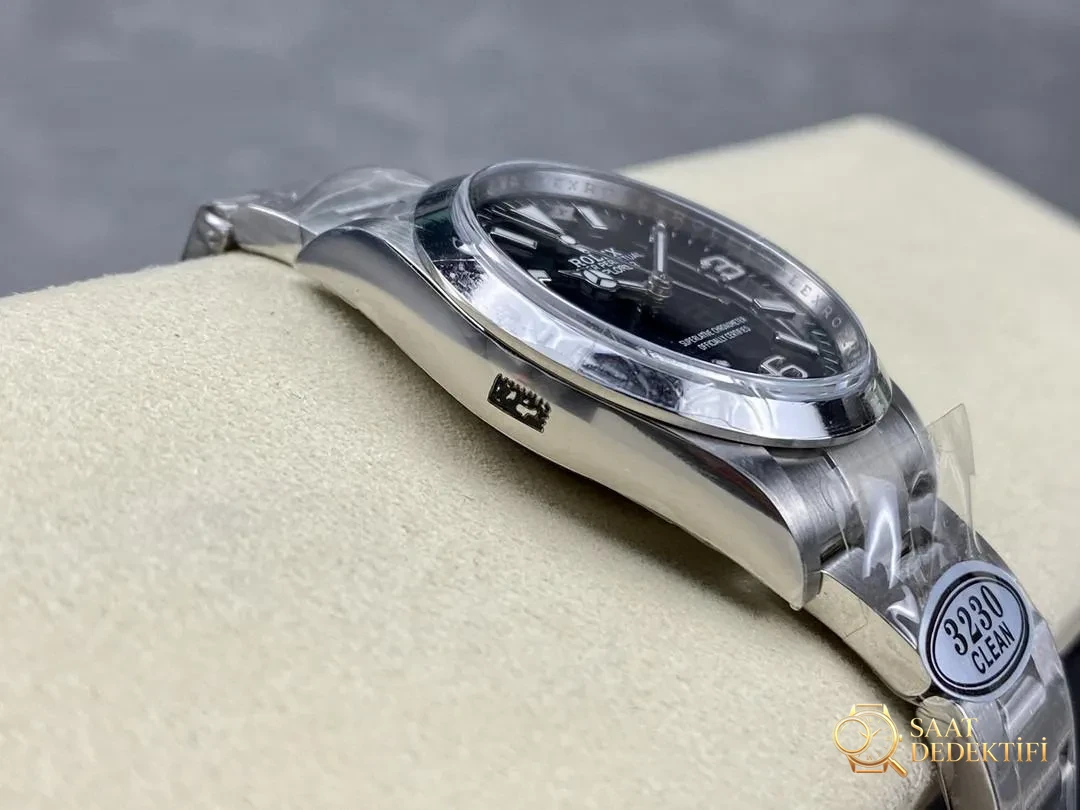 Clean Rolex Explorer I 36 mm 3230 mekanizmalı — bir bakışta replika olduğu belli olur mu? - Makro Kadran ve İndeks İşçiliği